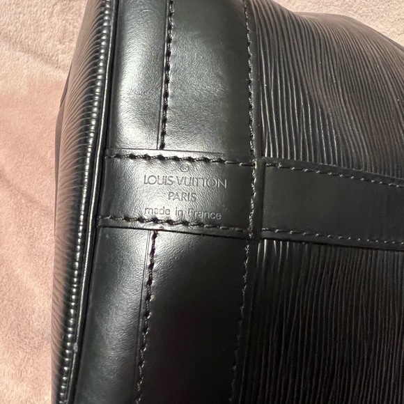 Authentic Louis Vuitton Black Epi Leather Neo Drawstring Bucket Bag - copy post - Picture 7 of 16